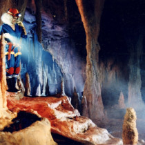 Labatt Bleue / commercial TV 30 sec 1991 - Background painting of a rock cave